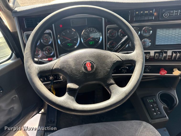 image for item EG2122 2013 Kenworth T800 crane truck