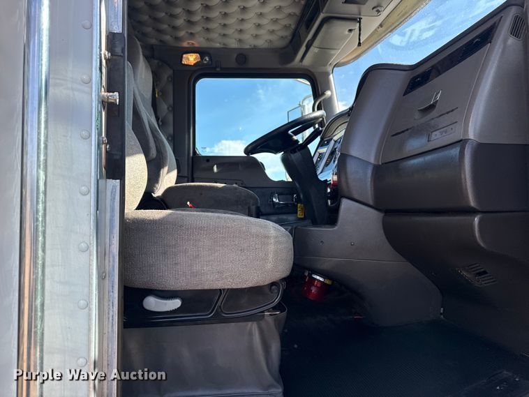 image for item EG2122 2013 Kenworth T800 crane truck