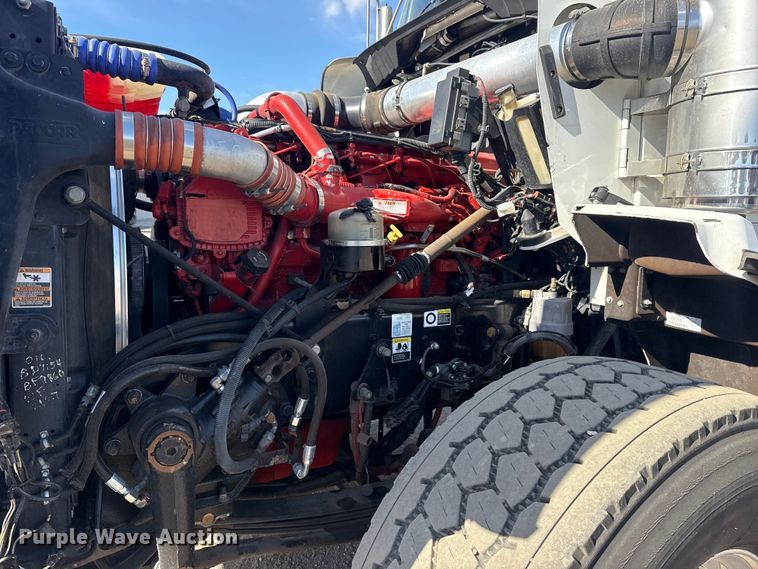 image for item EG2122 2013 Kenworth T800 crane truck