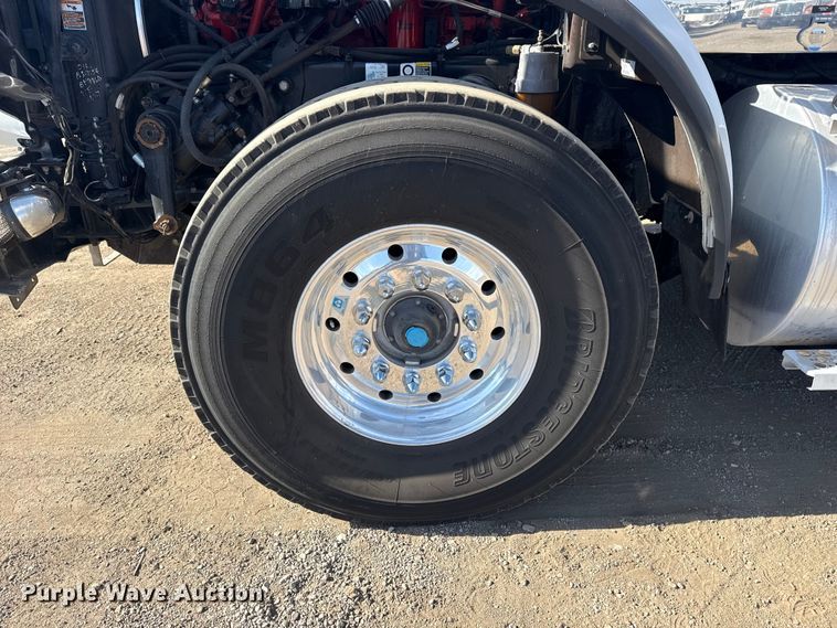 image for item EG2122 2013 Kenworth T800 crane truck