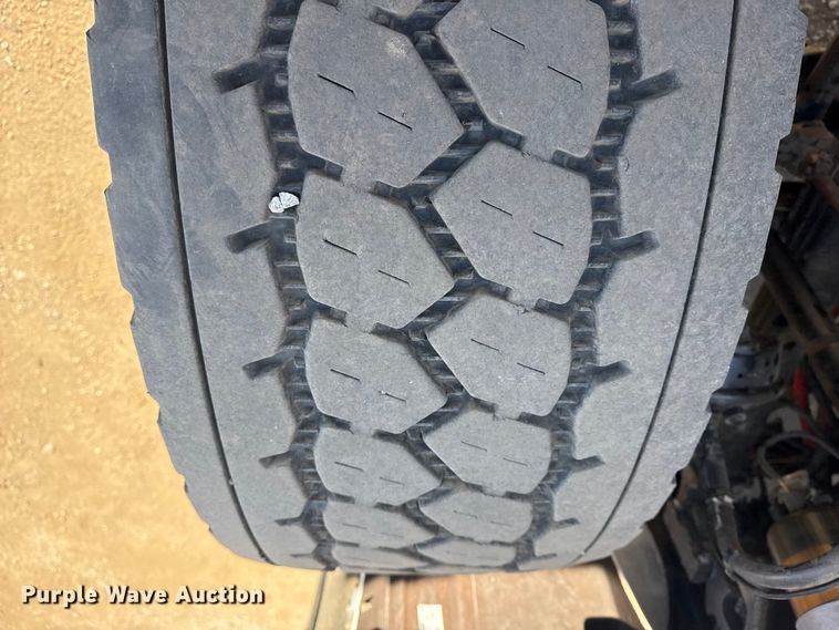 image for item EG2122 2013 Kenworth T800 crane truck