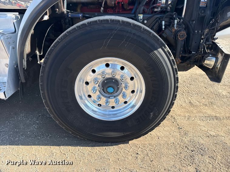 image for item EG2122 2013 Kenworth T800 crane truck