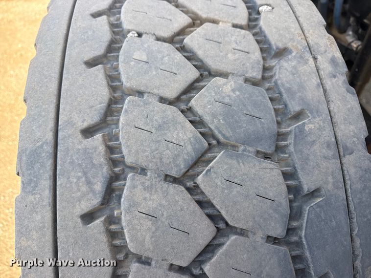 image for item EG2122 2013 Kenworth T800 crane truck