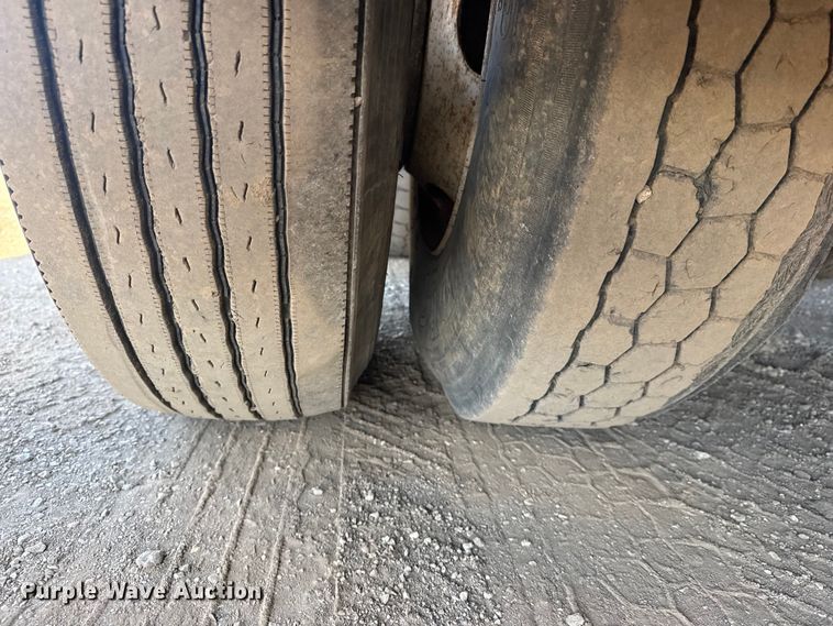 image for item EG2122 2013 Kenworth T800 crane truck