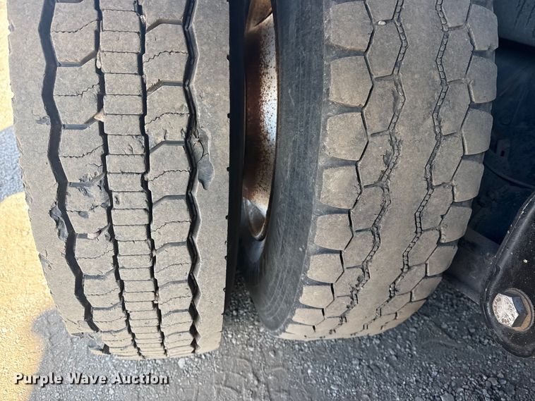 image for item EG2122 2013 Kenworth T800 crane truck