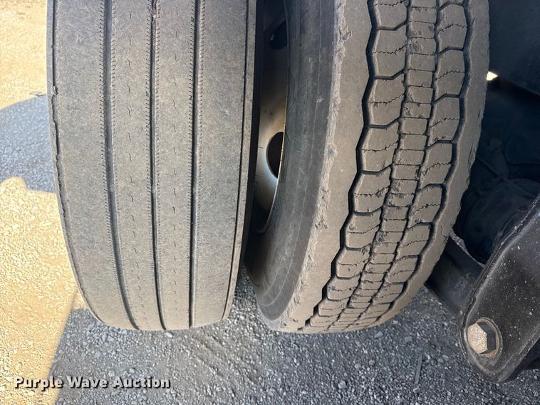 image for item EG2122 2013 Kenworth T800 crane truck