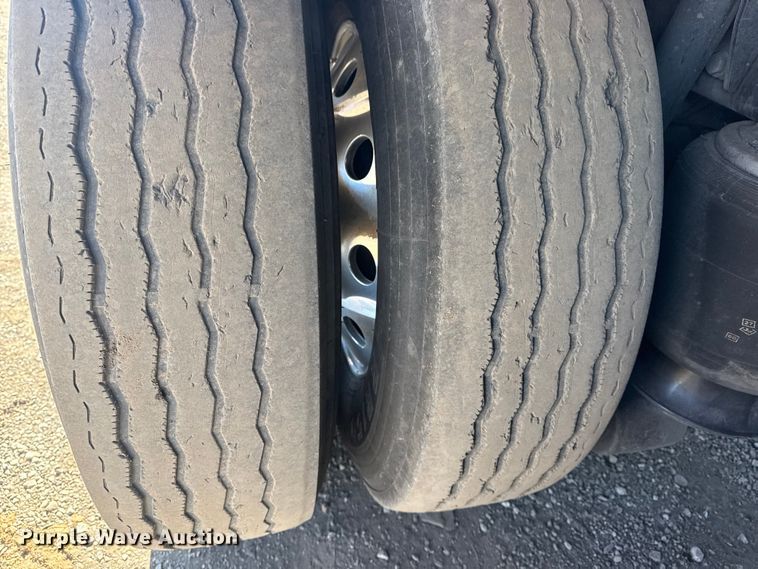 image for item EG2122 2013 Kenworth T800 crane truck