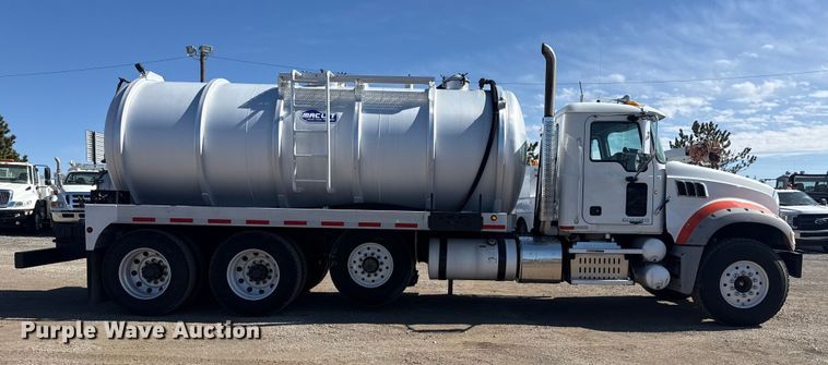 image for item EG2126 2013 Mack GU713 vacuum truck