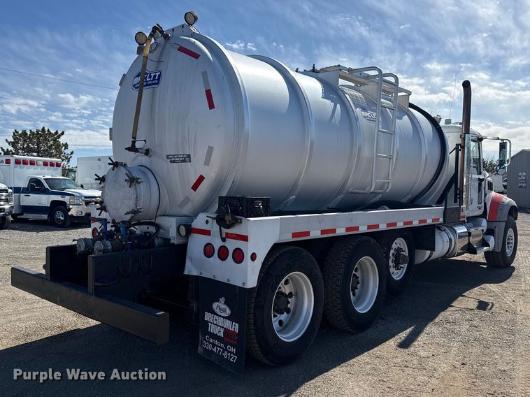 image for item EG2126 2013 Mack GU713 vacuum truck