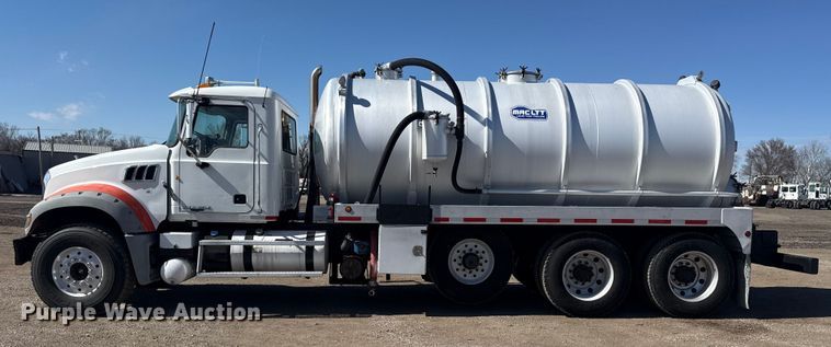 image for item EG2126 2013 Mack GU713 vacuum truck