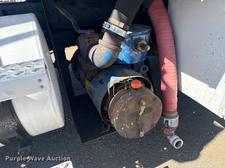 image for item EG2126 2013 Mack GU713 vacuum truck