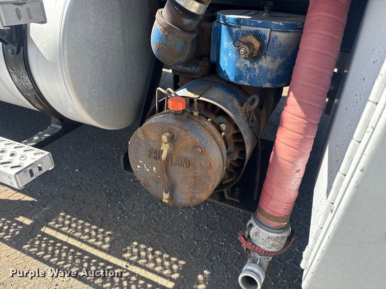 image for item EG2126 2013 Mack GU713 vacuum truck