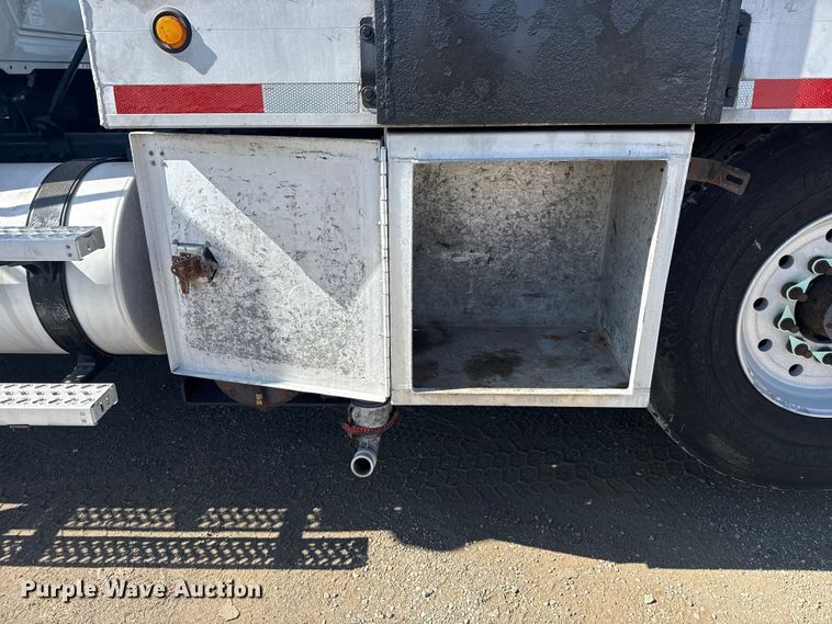 image for item EG2126 2013 Mack GU713 vacuum truck