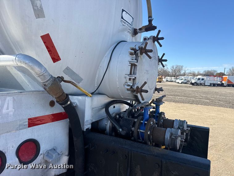 image for item EG2126 2013 Mack GU713 vacuum truck