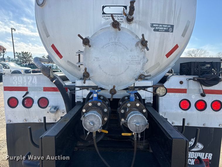 image for item EG2126 2013 Mack GU713 vacuum truck