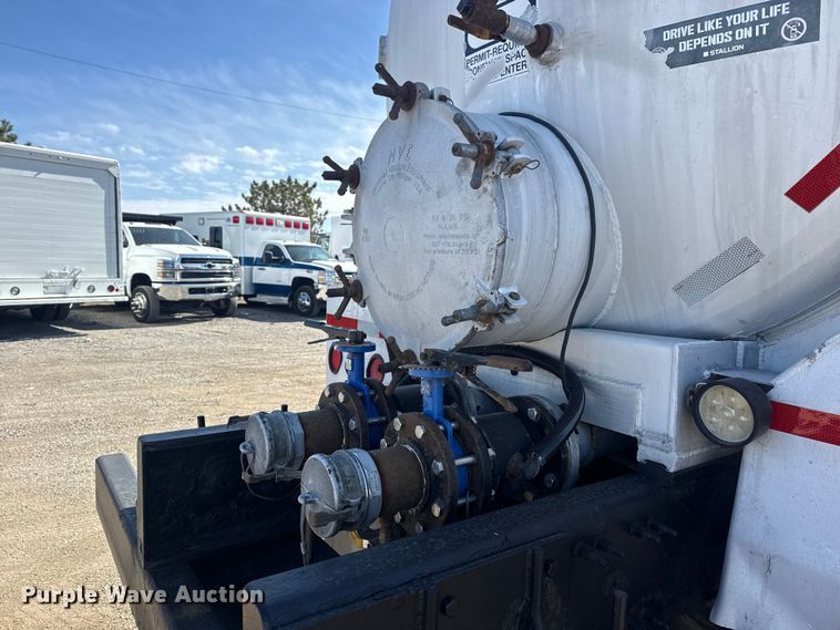 image for item EG2126 2013 Mack GU713 vacuum truck