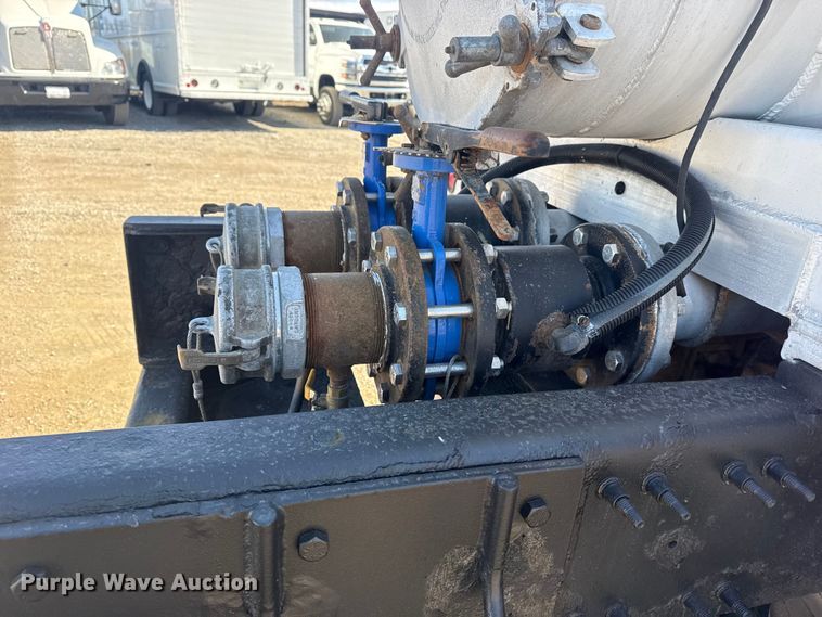 image for item EG2126 2013 Mack GU713 vacuum truck