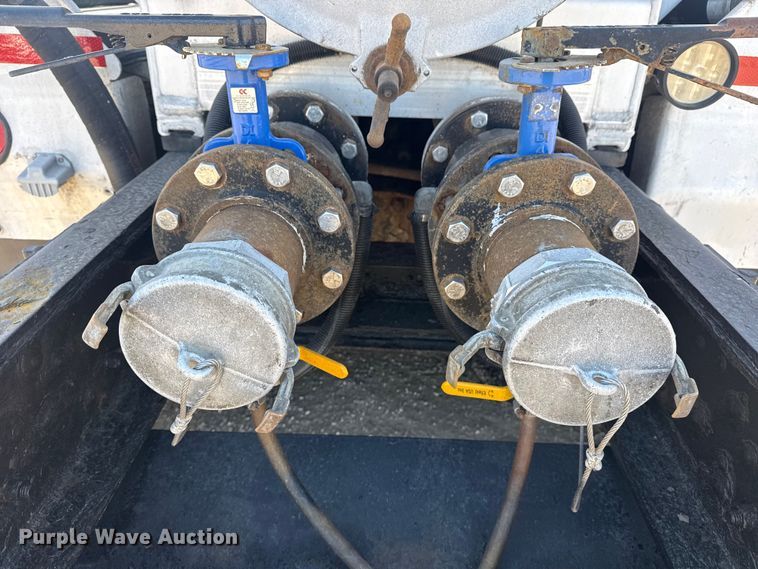 image for item EG2126 2013 Mack GU713 vacuum truck