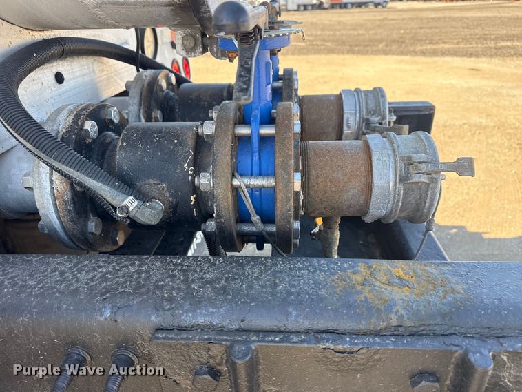 image for item EG2126 2013 Mack GU713 vacuum truck