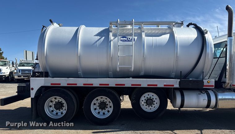 image for item EG2126 2013 Mack GU713 vacuum truck
