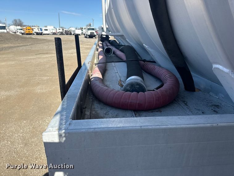 image for item EG2126 2013 Mack GU713 vacuum truck