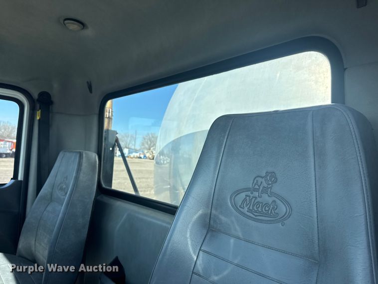 image for item EG2126 2013 Mack GU713 vacuum truck