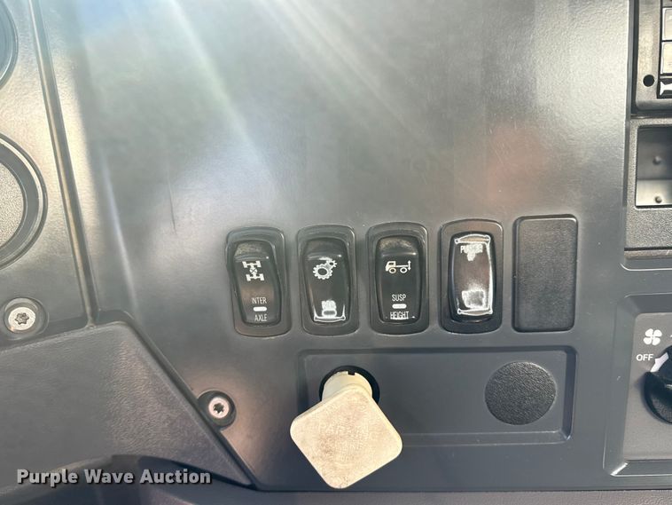 image for item EG2126 2013 Mack GU713 vacuum truck