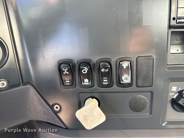 image for item EG2126 2013 Mack GU713 vacuum truck