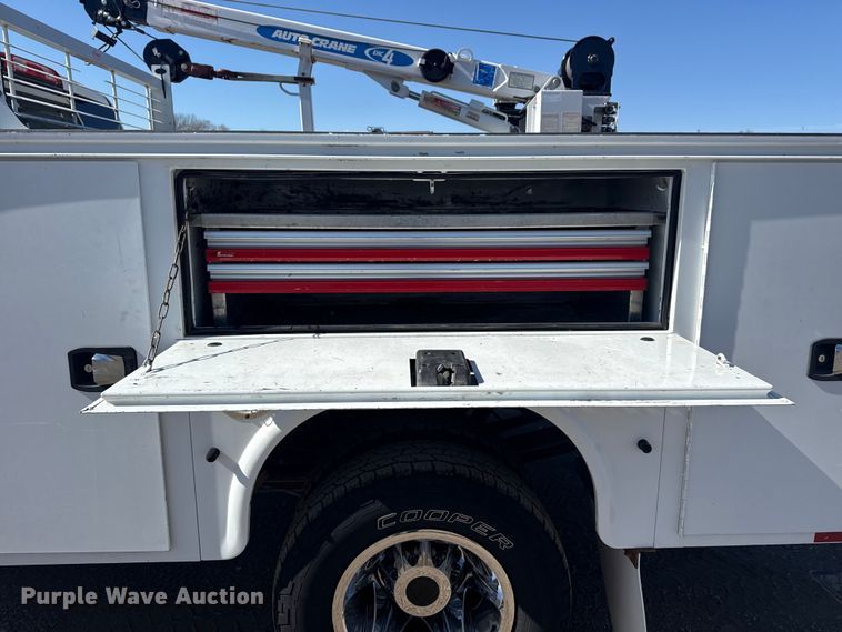 image for item EG2127 2018 Chevrolet Silverado 3500HD Crew Cab utility / service truck