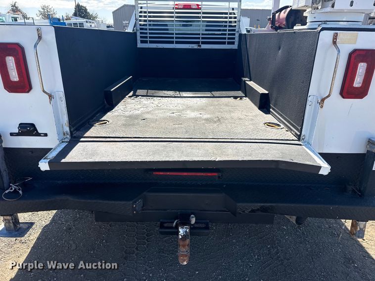 image for item EG2127 2018 Chevrolet Silverado 3500HD Crew Cab utility / service truck