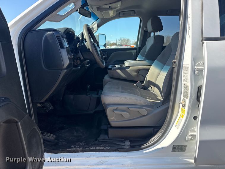 image for item EG2127 2018 Chevrolet Silverado 3500HD Crew Cab utility / service truck