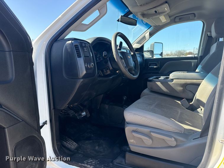 image for item EG2127 2018 Chevrolet Silverado 3500HD Crew Cab utility / service truck