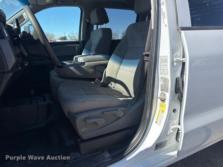 image for item EG2127 2018 Chevrolet Silverado 3500HD Crew Cab utility / service truck