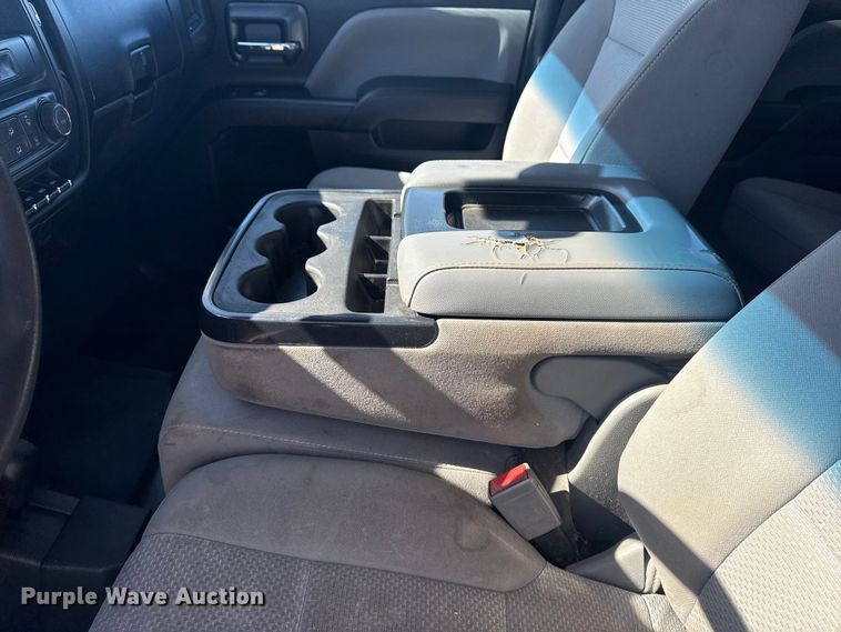 image for item EG2127 2018 Chevrolet Silverado 3500HD Crew Cab utility / service truck