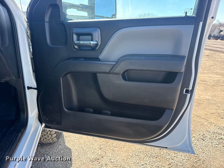 image for item EG2127 2018 Chevrolet Silverado 3500HD Crew Cab utility / service truck