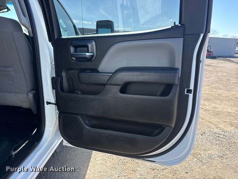 image for item EG2127 2018 Chevrolet Silverado 3500HD Crew Cab utility / service truck