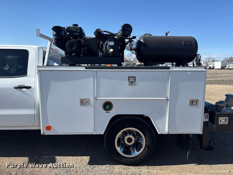 image for item EG2128 2016 Chevrolet Silverado 3500HD Crew Cab utility / service truck