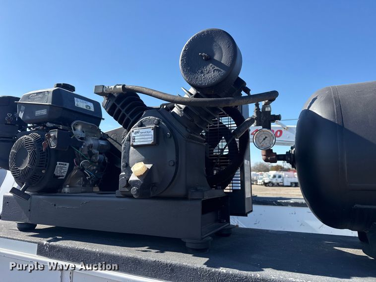 image for item EG2128 2016 Chevrolet Silverado 3500HD Crew Cab utility / service truck