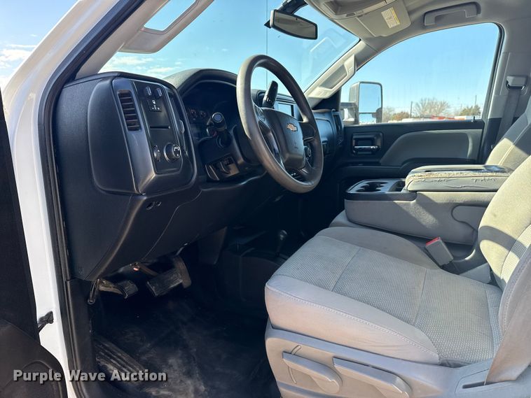 image for item EG2128 2016 Chevrolet Silverado 3500HD Crew Cab utility / service truck