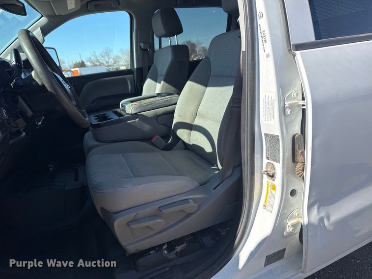 image for item EG2128 2016 Chevrolet Silverado 3500HD Crew Cab utility / service truck