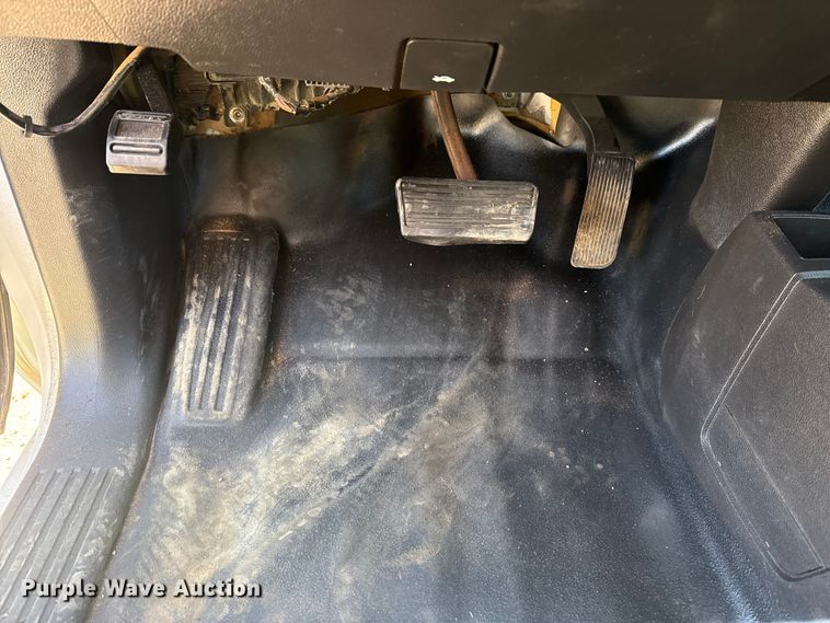 image for item EG2128 2016 Chevrolet Silverado 3500HD Crew Cab utility / service truck