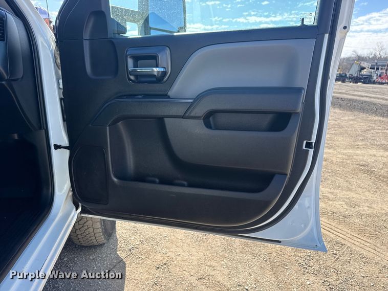 image for item EG2128 2016 Chevrolet Silverado 3500HD Crew Cab utility / service truck