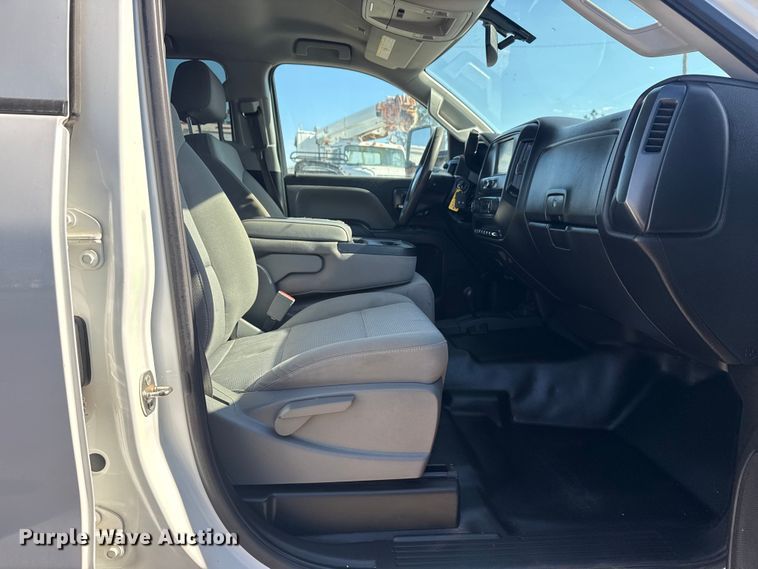 image for item EG2128 2016 Chevrolet Silverado 3500HD Crew Cab utility / service truck