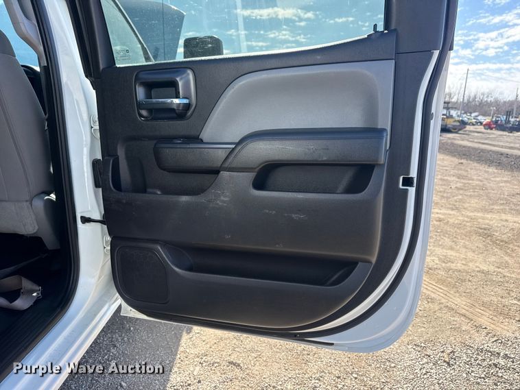 image for item EG2128 2016 Chevrolet Silverado 3500HD Crew Cab utility / service truck