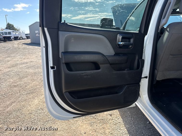 image for item EG2128 2016 Chevrolet Silverado 3500HD Crew Cab utility / service truck