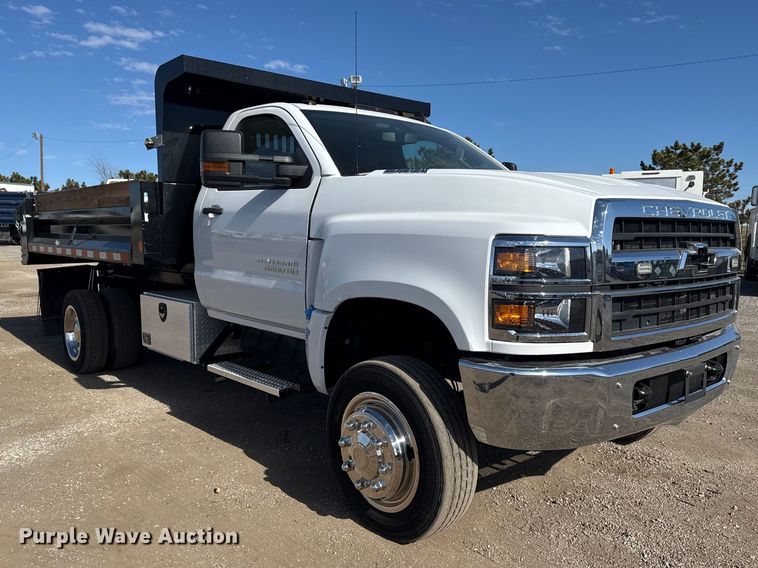 image for item EG2129 2023 Chevrolet Silverado 6500HD dump truck