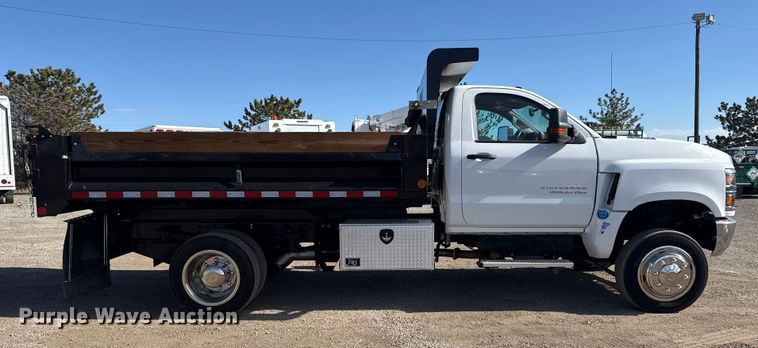 image for item EG2129 2023 Chevrolet Silverado 6500HD dump truck