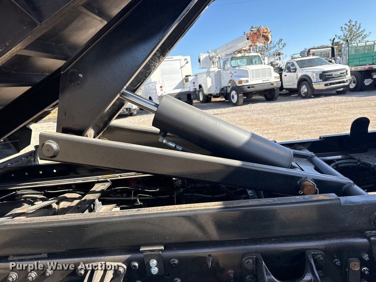 image for item EG2129 2023 Chevrolet Silverado 6500HD dump truck