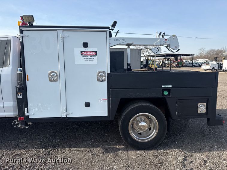 image for item EG2131 2017 Ford F550 utility / service truck