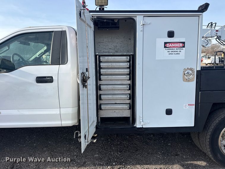 image for item EG2131 2017 Ford F550 utility / service truck